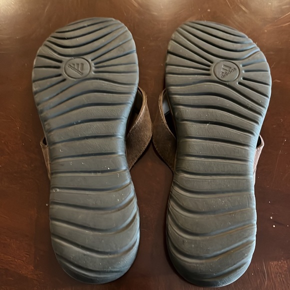 Adidas Brown Suede Flip Flops, Size 9 - Picture 6 of 11